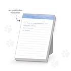 Notizblock mit blauem Rand, Text: "Opa Bernd hat morgen Geburtstag (75)!", "Grillsachen einkaufen", "Garten dekorieren", "Ina anrufen!". Oben steht „mit praktischen Notizseiten“. Pfotenspuren im Hintergrund.