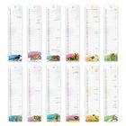 Januar bis Dezember, mit Tierillustrationen unten: Drossel, Hase, Eichhörnchen, Reh, Biene, Löwe, Delfin, Fuchs, Hirsch, Igel, Buchfink, Lama.