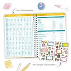 Schulferien und Feiertage in einem Kalender. Mit Ferienterminen. Mit lustigen Stickerseiten. Enthält bunte Illustrationen.