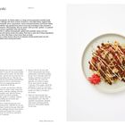 Mentai okonomiyaki Rezept und Anleitung mit Zutatenliste. Rechts sieht man eine fertig zubereitete Okonomiyaki auf einem Teller.