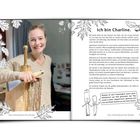 Text: "Ich bin Charline." Beschreibung über die Leidenschaft für Holzarbeit. Links eine Frau mit einem Holzstück und einem Werkzeug.