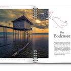 Auf einer Doppelseite steht rechts: "Der Bodensee". Links ein Pfahlbau im Wasser bei Sonnenuntergang. Oben eine Karte.