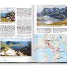 Gipfelblick nach Flakstadøya. Blick vom Narvtinden über den Solbjørnvatnet zum Vestfjord. Seen, Fjorde, Nordmeer.