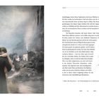 Kapitel 1. Text erzählt von einem blonden Mädchen, Pflegeeltern und einem Italiener. Links Illustration: Menschen in Landschaft. Rechts: Mädchenporträt.