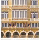 Kalender, Woche 40, Oktober 2027. Gebäude mit verzierten Fenstern in Valencia, Spanien.