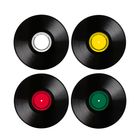 Vier Schallplatten mit verschiedenfarbigen Labels: Weiß, Gelb, Rot, Grün. Keine weiteren Texte sichtbar.