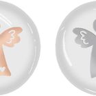 Zwei schlichte Engelsillustrationen mit Herzmotiv, links in Kupfer, rechts in Silber auf kreisförmigem Hintergrund.