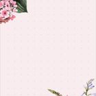 Leichte rosafarbene Punkte auf cremefarbenem Hintergrund, mit Blumenillustrationen in den Ecken.