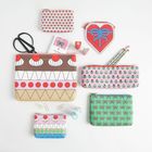 Designworks Ink., Paper Poetry. Taschen mit bunten Mustern: Herzen, Schleifen, geometrische Formen, dazu Stifte und Radiergummis.