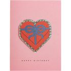 "Happy Birthday" in Schwarz auf rosa Hintergrund, rotes Herz mit blauer Schleife und silbernem Rand.