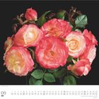 „09“, „Duftende Vielfalt“, „Nostalgie“. Rosen in rosa und creme. Elegantes Bouquet mit grünen Blättern.