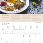 „Die vielfältigen Aromen Asiens“. Kalenderseite mit bunten Gewürzen, Ingwer und Chilischoten. September 2027.