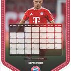 Kalender September, Wochenbeginn Montag. Foto eines Fußballspielers in rotem Trikot. Unten Logo von FC Bayern München.
