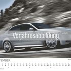 Vorjahresabbildung. 09 September Kalender. Deutscher Weltkindertag. Graues Auto in Bewegung vor unscharfem Hintergrund.