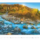 Kalender mit September 2027. Herbstliche Landschaft, klarer Fluss, Bäume in Gelb und Orange, Berg im Hintergrund, Sonnenstrahlen.