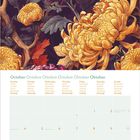 "Oktober" in mehreren Sprachen oben. Darunter Kalender für Oktober. Illustration: Bunte Chrysanthemen in herbstlichen Farben.