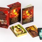 "Orakel der Ahnenheilung", Kartenset und Buch, farbenfrohe Illustrationen auf Karten, irisierend auf rotem Hintergrund.