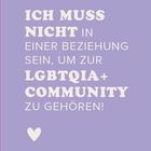 Text: "ICH MUSS NICHT IN EINER BEZIEHUNG SEIN, UM ZUR LGBTQIA+ COMMUNITY ZU GEHÖREN!" Lila Hintergrund, kleines Herzsymbol.