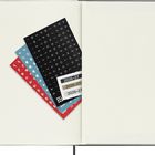 Texte: „2026-27". Ein offenes Notizbuch, darin bunte Sticker mit Symbolen und Buchstaben.
