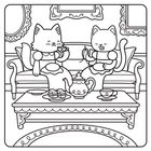 Illustration: Zwei Katzen in Kleidern sitzen auf einem Sofa und trinken Tee. Vor ihnen ein Tisch mit Teekanne und Gebäck.