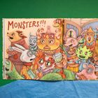Text "MONSTERS!!!" und "MONSTER TALES". Eine bunte Illustration von vielen skurrilen, fröhlichen Monstern.