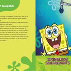 Links: "Meet SpongeBob!" Ein längerer Text von SpongeBob über sich selbst. Rechts: Illustration von SpongeBob strahlend auf blauem Hintergrund.