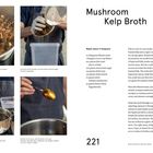 "Mushroom Kelp Broth. Zutaten: Wasser, Lacto Cep Wasser, Kelp, Muscovadozucker, Pilze, Preiselbeeren. Ergibt 2 kg. Schrittweise Zubereitung."