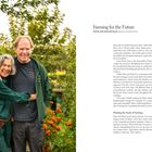 **Farming for the Future**  
PETER AND MIMI BUCKLEY, farmers, Front Porch Farm

Ein älteres Paar umarmt sich lächelnd inmitten von blühenden orangen Blumen.