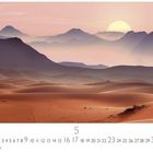 Kalenderseite für den Monat Mai. Wüstenlandschaft mit Dünen im Vordergrund und Bergen im Hintergrund bei Sonnenaufgang.