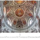 Servitenkirche, Wien, Österreich. Mai-Kalender mit prachtvoller, kunstvoll verzierter Kirchendecke und eindrucksvollen Gemälden.