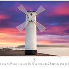 "Leuchtturm Mlyny", Zahlen von 1 bis 31 unten. Ein weißer Leuchtturm mit Windmühlenflügeln vor farbigem Himmel.