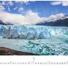"Perito Moreno Gletscher", Kalender für Mai. Ein beeindruckender blauer Gletscher und ein türkisfarbener See unter bewölktem Himmel.
