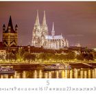 "Panorama" und Kalenderdaten unten. Beleuchtete Kirchtürme und Gebäude reflektieren im Wasser, Abendhimmel im Hintergrund.
