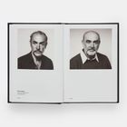 Text: "SEAN CONNERY Acted: 16 November 1977 and 15 May 1990." Zwei Porträtfotos eines Mannes in Schwarz-Weiß.