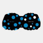 "Blue dots" und "white dots" sind auf schwarz. Illustration mit blauen und weißen Punkten.