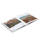 Texte: "USA - Hudson River", "E. Bierstadt", Abbildungsbuch mit zwei Landschaftsgemälden, Berge und Bäume, offene Seiten.