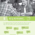 5. NE İŞ YAPIYORSUNUZ? WAS MACHEN SIE BERUFLICH? Zwei Männer sitzen in einem Café und unterhalten sich.