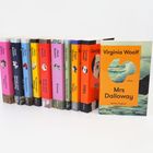 Buchrücken nebeneinander, Titel: "Mansfield Park", "Sense and Sensibility", "Persuasion", "Northanger Abbey", "Pride and Prejudice", "Emma", "1984", "The Call of the Wild", "Mrs Dalloway".