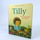 "Tilly. Pieksvergnügte Abenteuer." Illustration eines Igels in einem bunten, blühenden Garten.