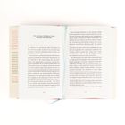Ein Buch mit zwei offenen Seiten. Links: "Ein einziger brillanter Satz. Warum ich schreibe". Rechts: Textabschnitt aus Thomas Bernhards Roman. 