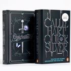 Der Text auf zwei Buchcovern: "Quicksilver" und "Callie Hart Quicksilver." Eines zeigt ein Schwert mit Schmetterlingen.