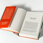 Links ein orangener Klappentext mit Zitaten. Rechts der Text beginnt mit "DIANA GLASS Die Gesellschafterin". Buch offen.