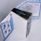 Texte: R. M. Gray, Buch 6B. Illustration eines geöffneten Buches mit blauen Zeichnungen von Karten und Silhouetten.