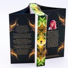 Ein Buchrücken mit grün-goldenem Schlüssel-Design. Links Text über "Nara", rechts Beschreibung über Ilza Grimm mit Foto.