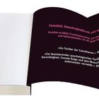 Texte in magenta und weiß preisen einen spannenden, packenden Thriller mit starken psychologischen Elementen. Ein Buch mit weißem und schwarzem Cover.