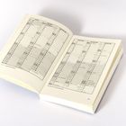 Offenes Buch mit Tabellen für Oktober bis Dezember 2023, Arial-Schrift, Kalenderformat, Seiten 28 und 29.