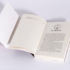 Ein Buch ist aufgeschlagen, zu sehen ist der Beginn eines Kapitels, betitelt mit "Der Weg hierher".