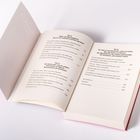 Ein aufgeschlagenes Buch mit Inhaltsverzeichnis, es zeigt Abschnitte und Seitenzahlen zu verschiedenen Themen.