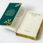 "TRÄUME geben uns Hoffnung" steht auf der Innenseite. Rechts: "Ann-Kathrin Falkenberg, Ivy League, Roman." Buch mit Pflanzenmuster.
