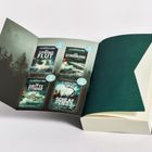 Die Titel "Die Springflut", "Die Strömung", "Die Dritte Stimme", "Schlaflied" sind auf Buchcovern in einer Broschüre.